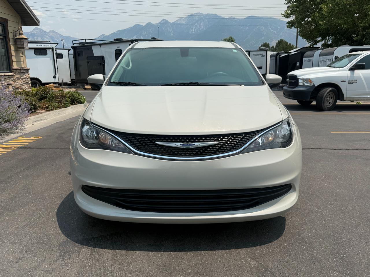 Chrysler Pacifica LX FWD 2019