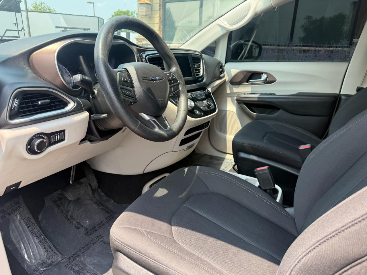 Chrysler Pacifica LX FWD 2019