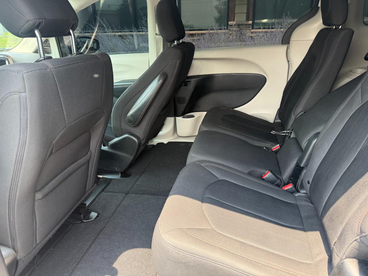 Chrysler Pacifica LX FWD 2019