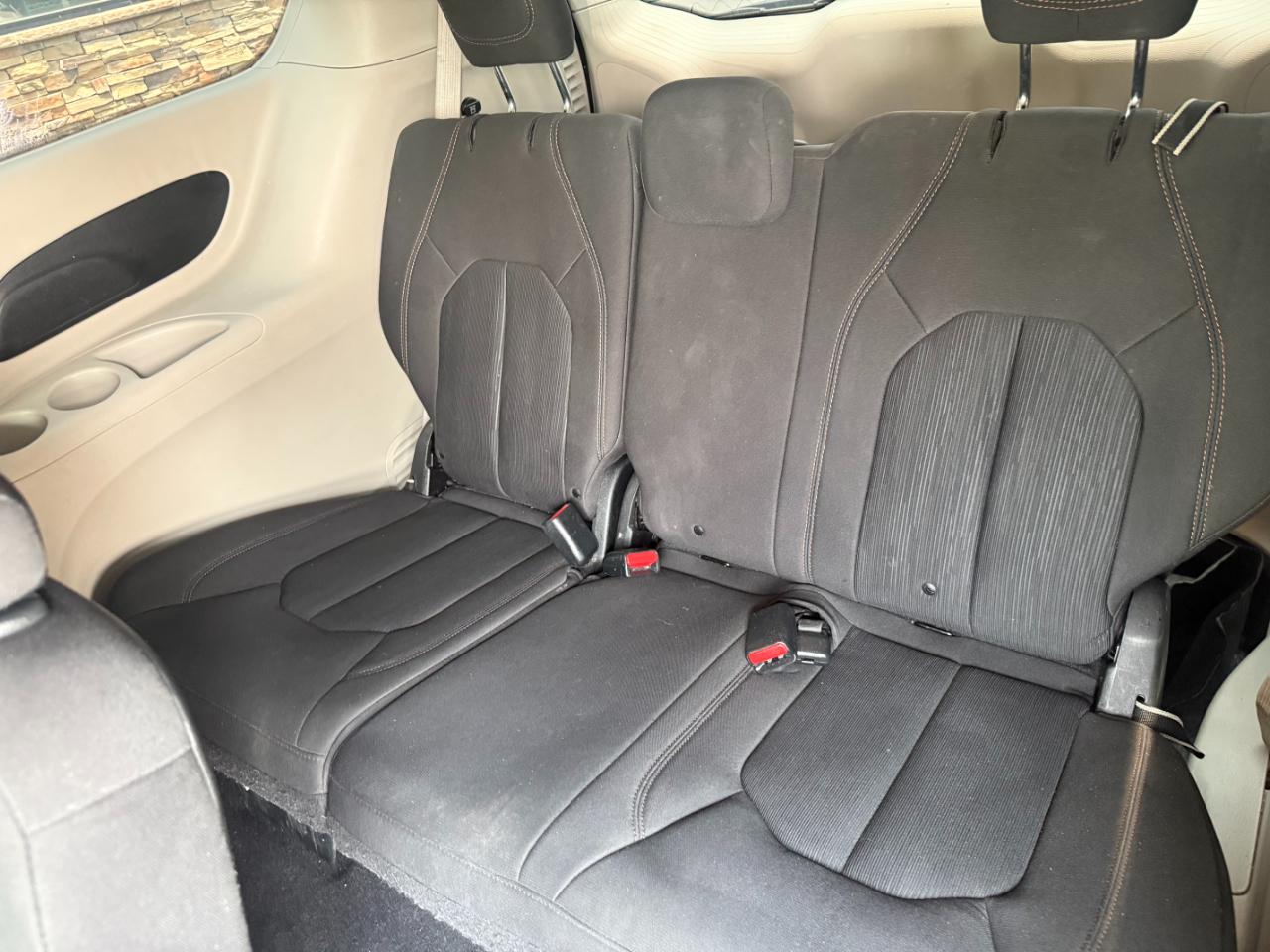 Chrysler Pacifica LX FWD 2019