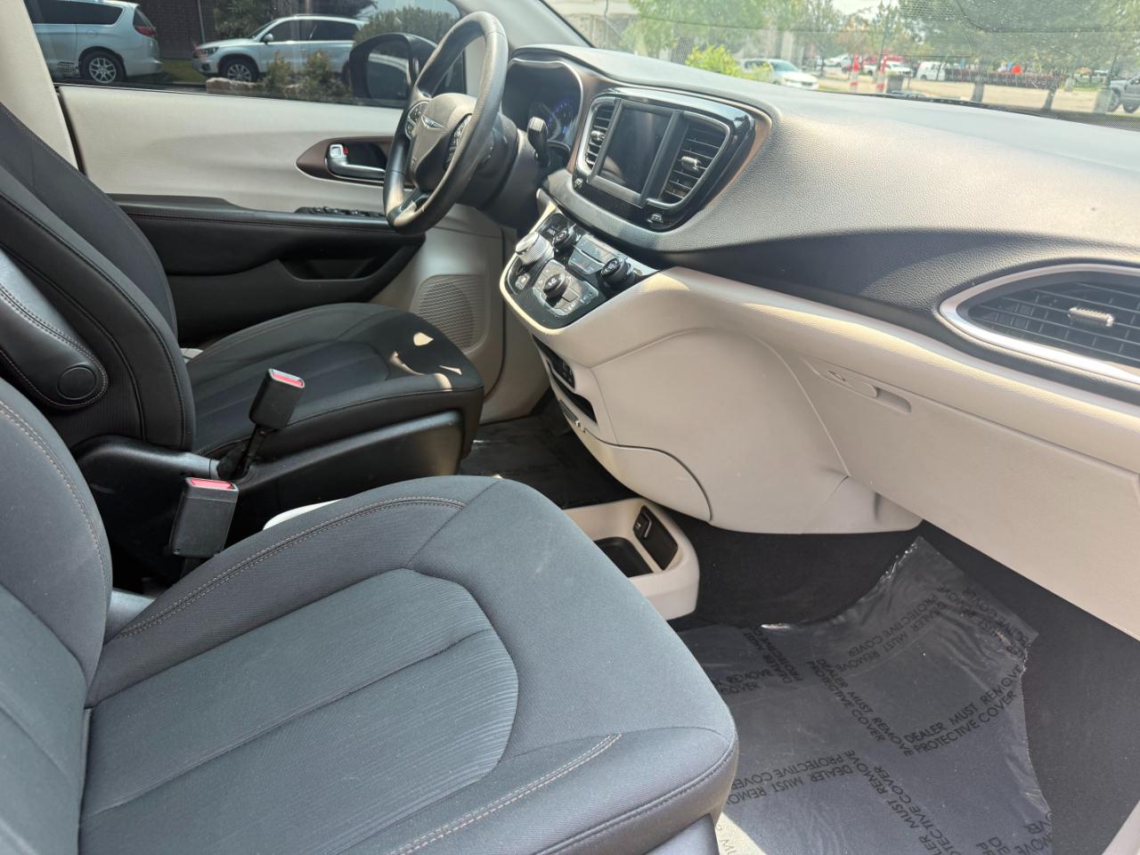 Chrysler Pacifica LX FWD 2019