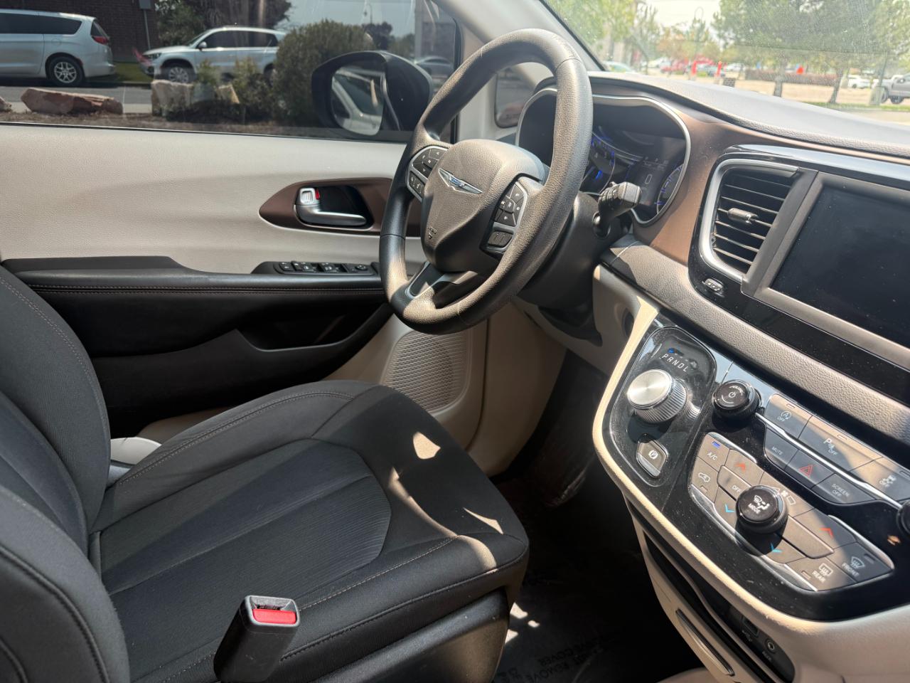 Chrysler Pacifica LX FWD 2019