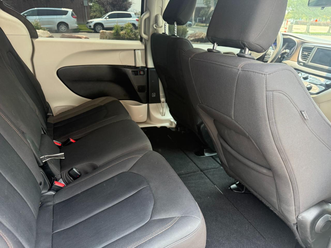 Chrysler Pacifica LX FWD 2019