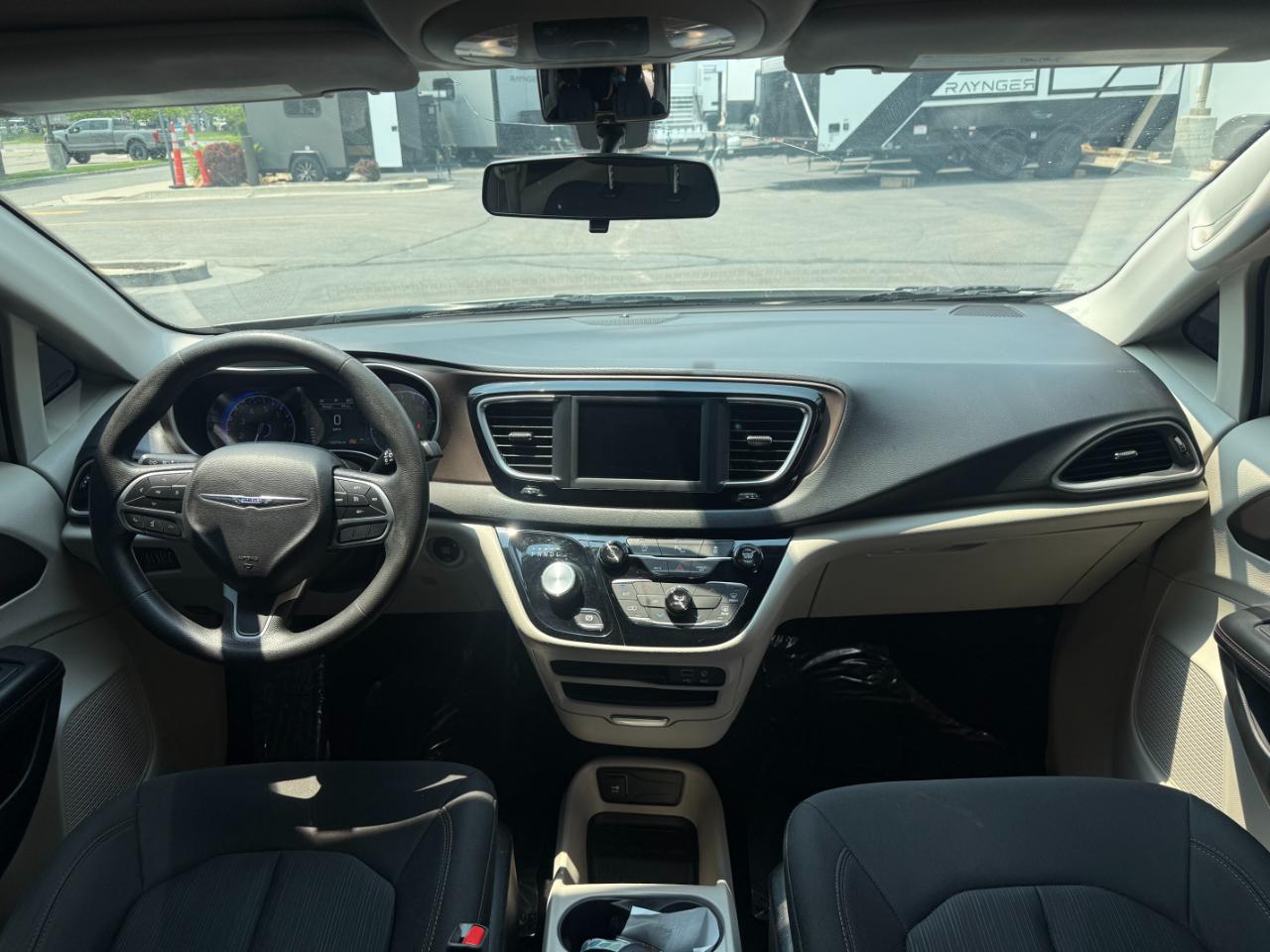 Chrysler Pacifica LX FWD 2019