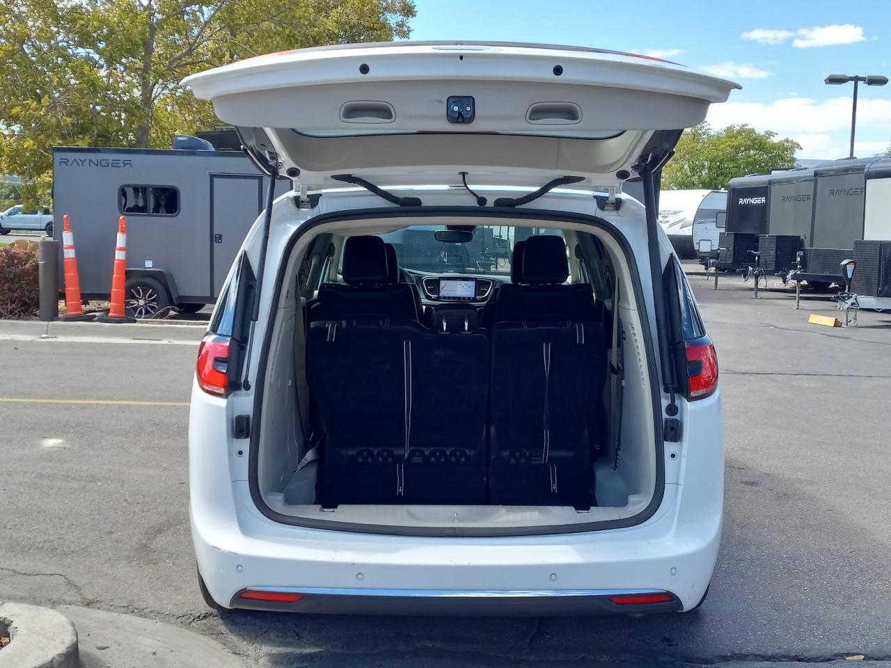 Chrysler Pacifica Hybrid Select FWD 2024