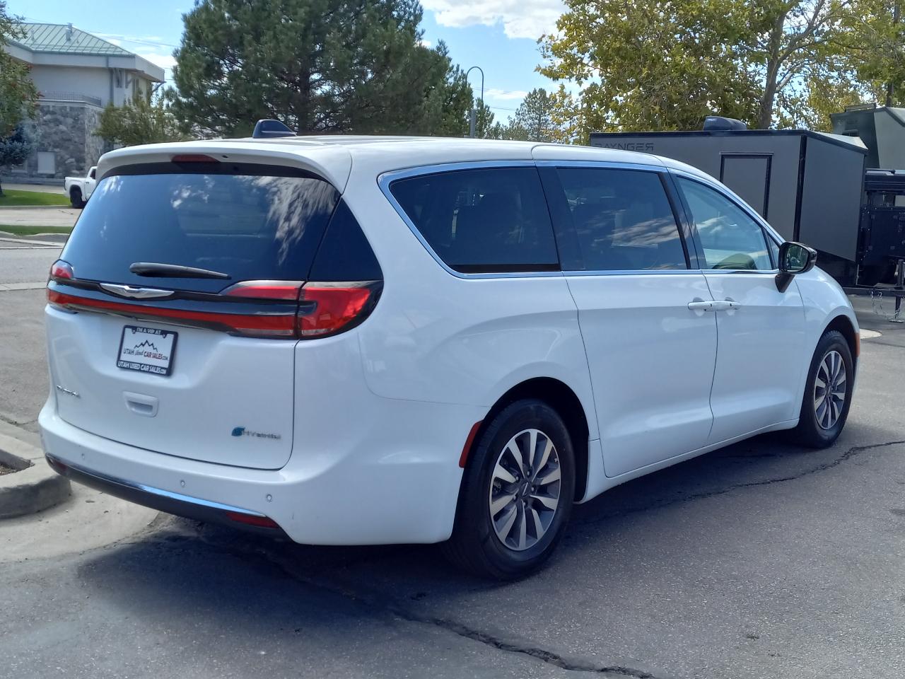 Chrysler Pacifica Hybrid Select FWD 2024