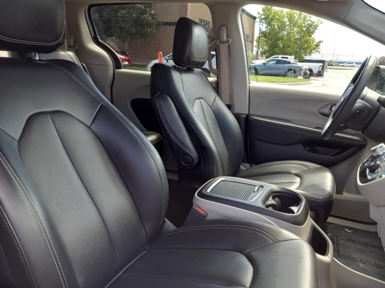 Chrysler Pacifica Hybrid Select FWD 2024