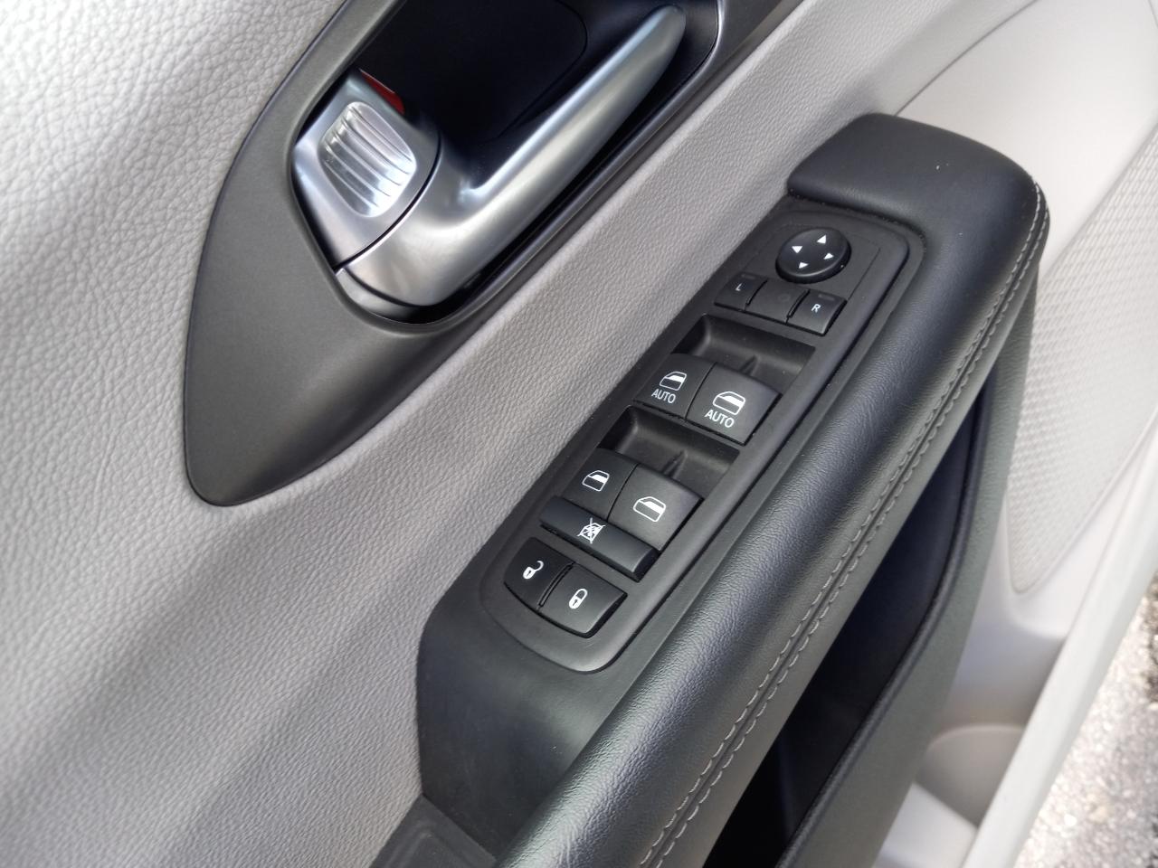 Chrysler Pacifica Hybrid Select FWD 2024