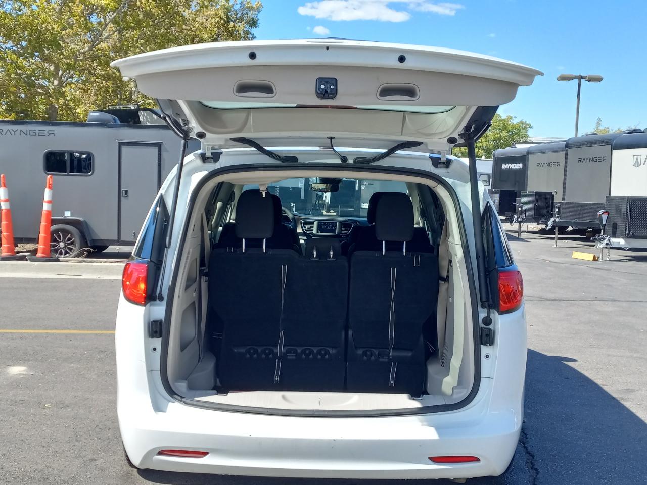 Chrysler Voyager LX FWD 2023