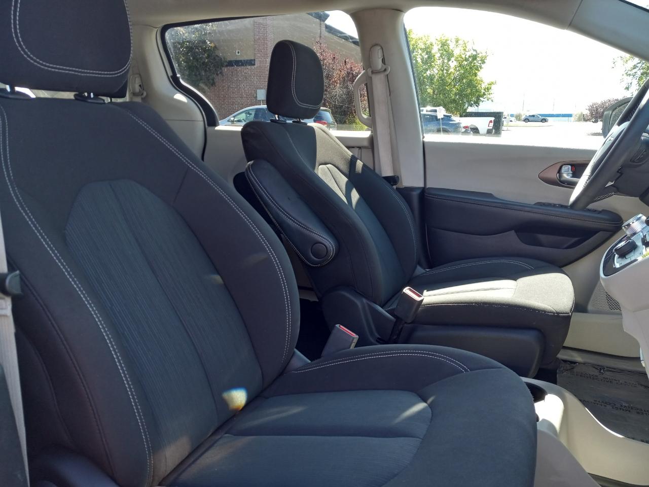 Chrysler Voyager LX FWD 2023