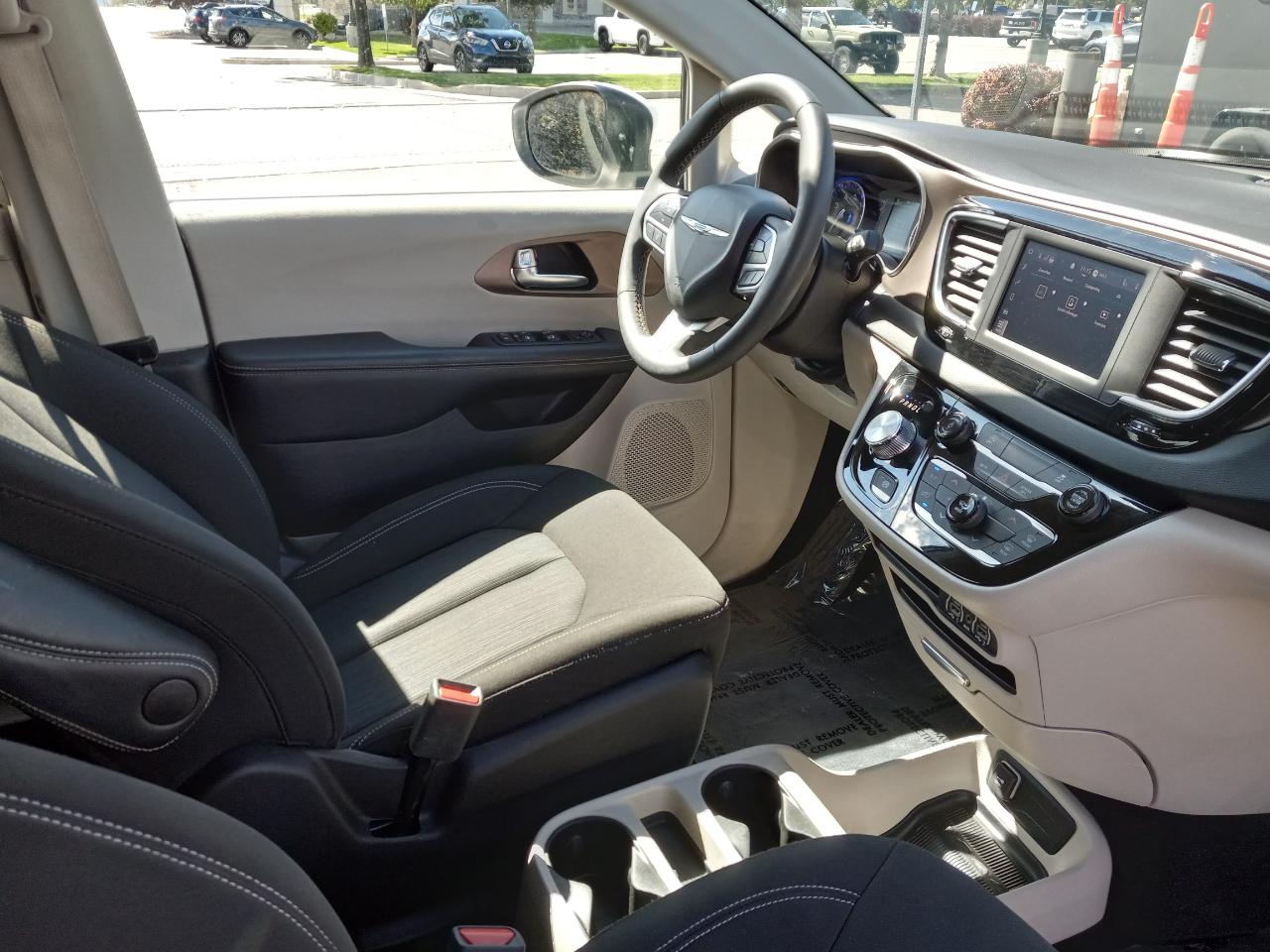 Chrysler Voyager LX FWD 2023