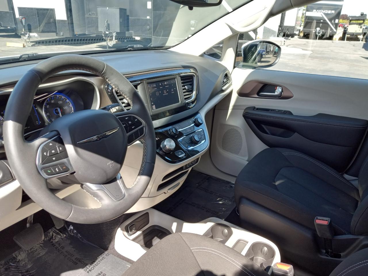 Chrysler Voyager LX FWD 2023