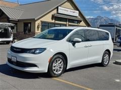 2023 Chrysler Voyager 