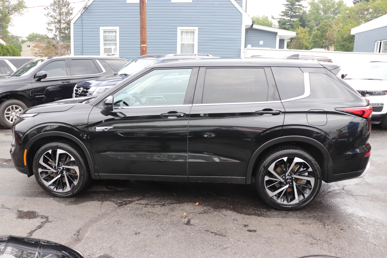 2024 Mitsubishi Outlander SE S-AWC photo 2