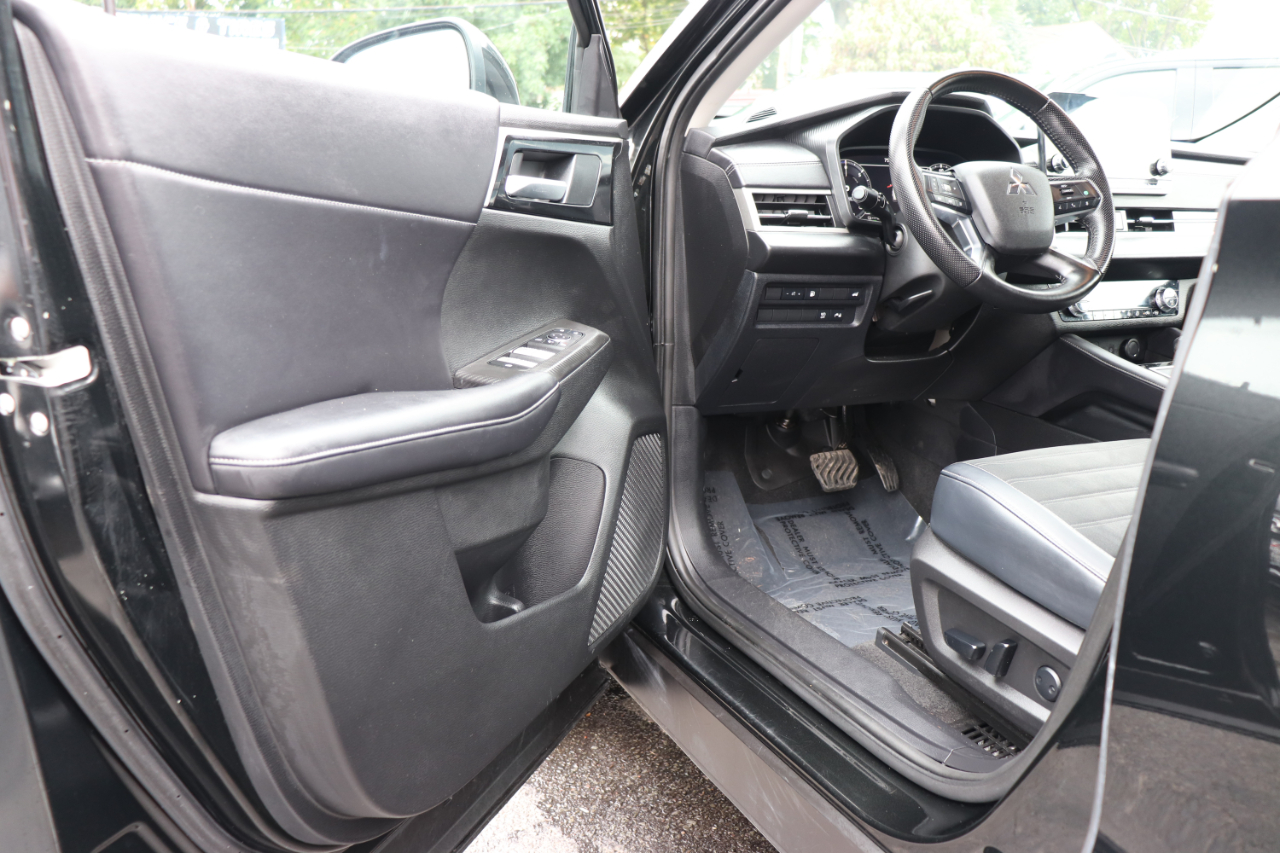 2024 Mitsubishi Outlander SE S-AWC photo 10