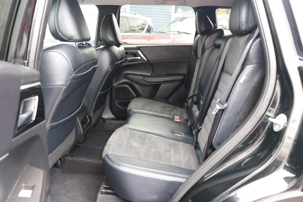 2024 Mitsubishi Outlander SE S-AWC photo 12