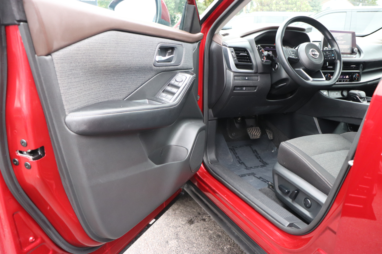 2023 Nissan Rogue SV photo 10