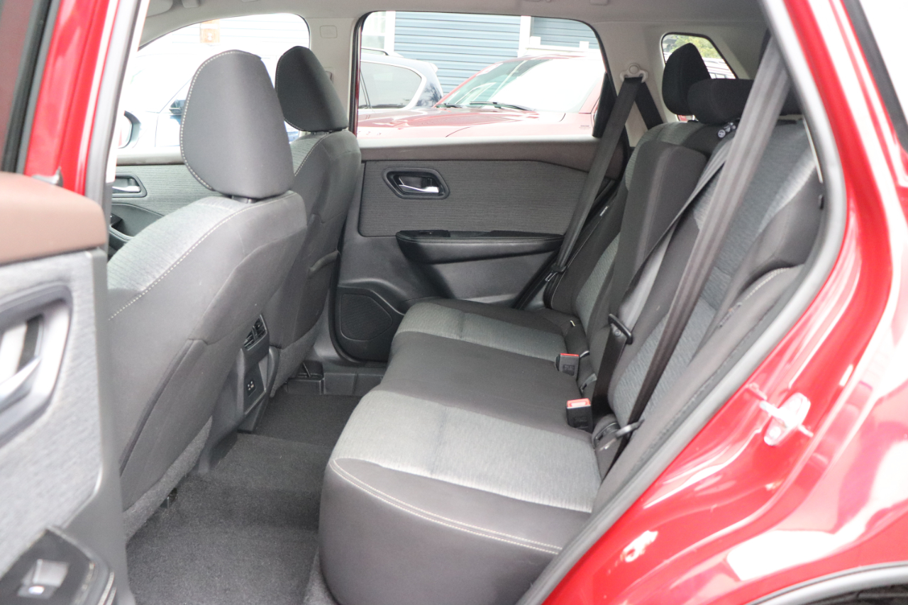 2023 Nissan Rogue SV photo 12
