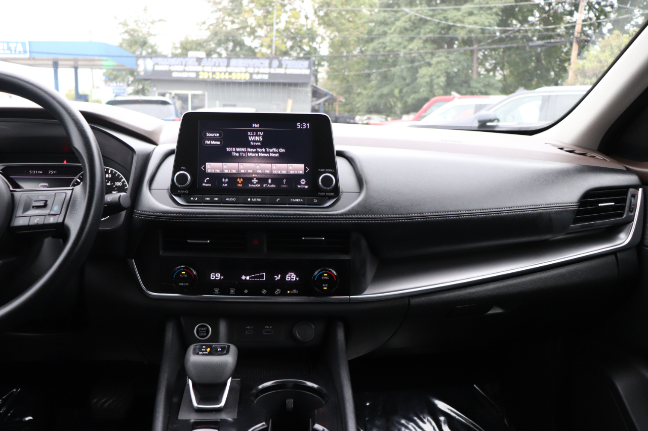 2023 Nissan Rogue SV photo 17