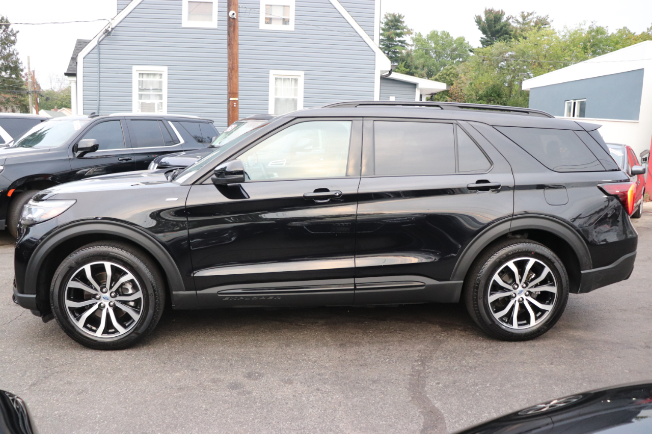 2025 Ford Explorer ST-Line photo 2