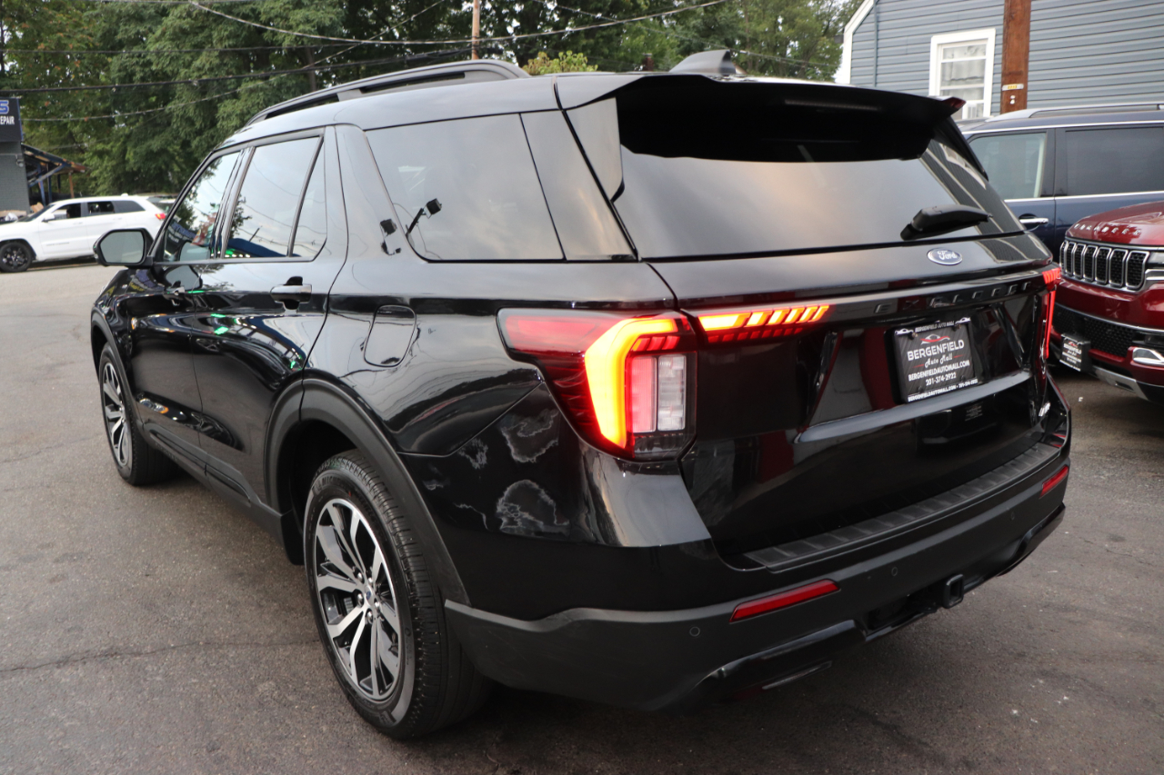 2025 Ford Explorer ST-Line photo 3