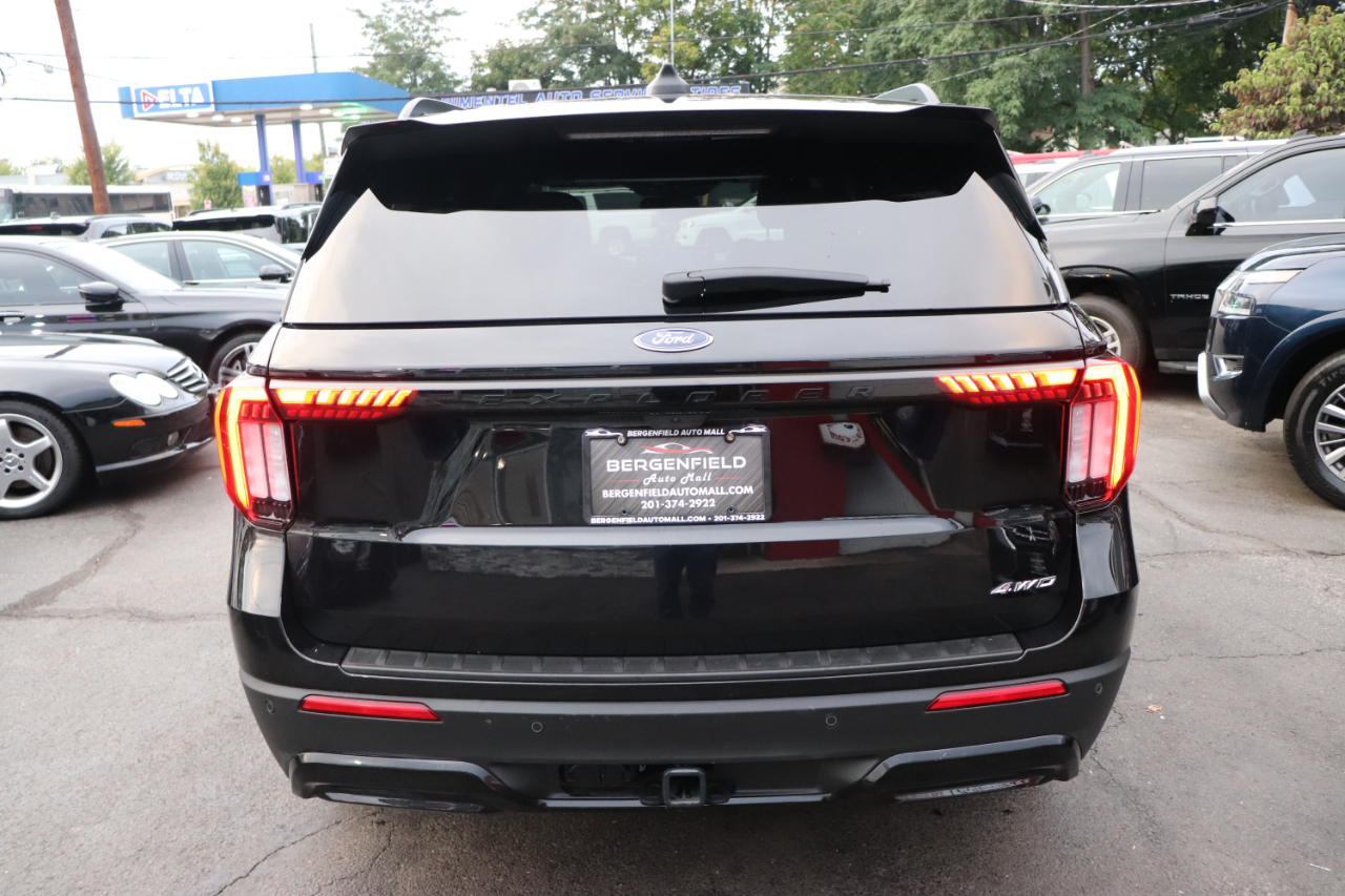 2025 Ford Explorer ST-Line photo 4