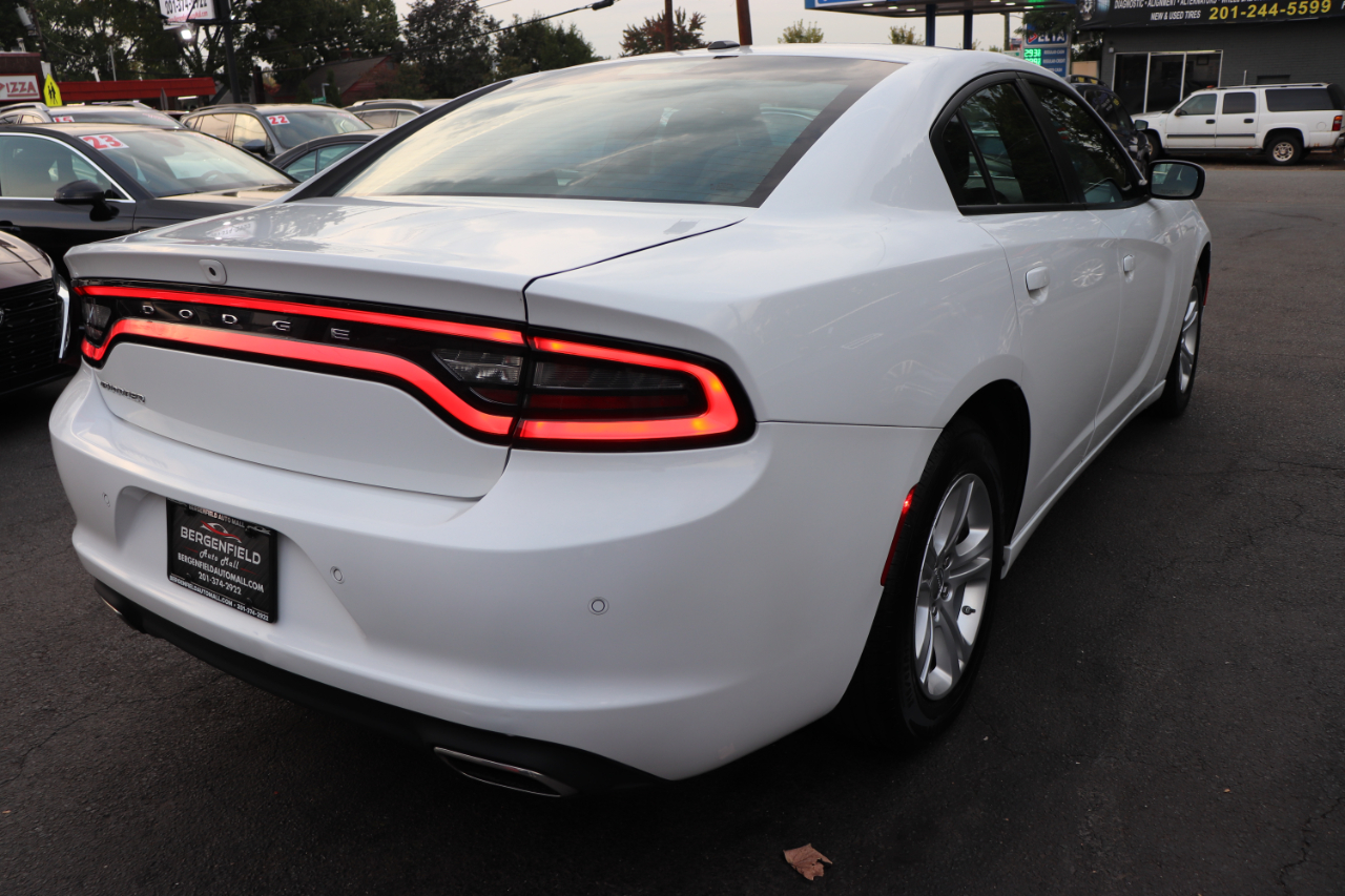 2022 Dodge Charger SXT photo 3
