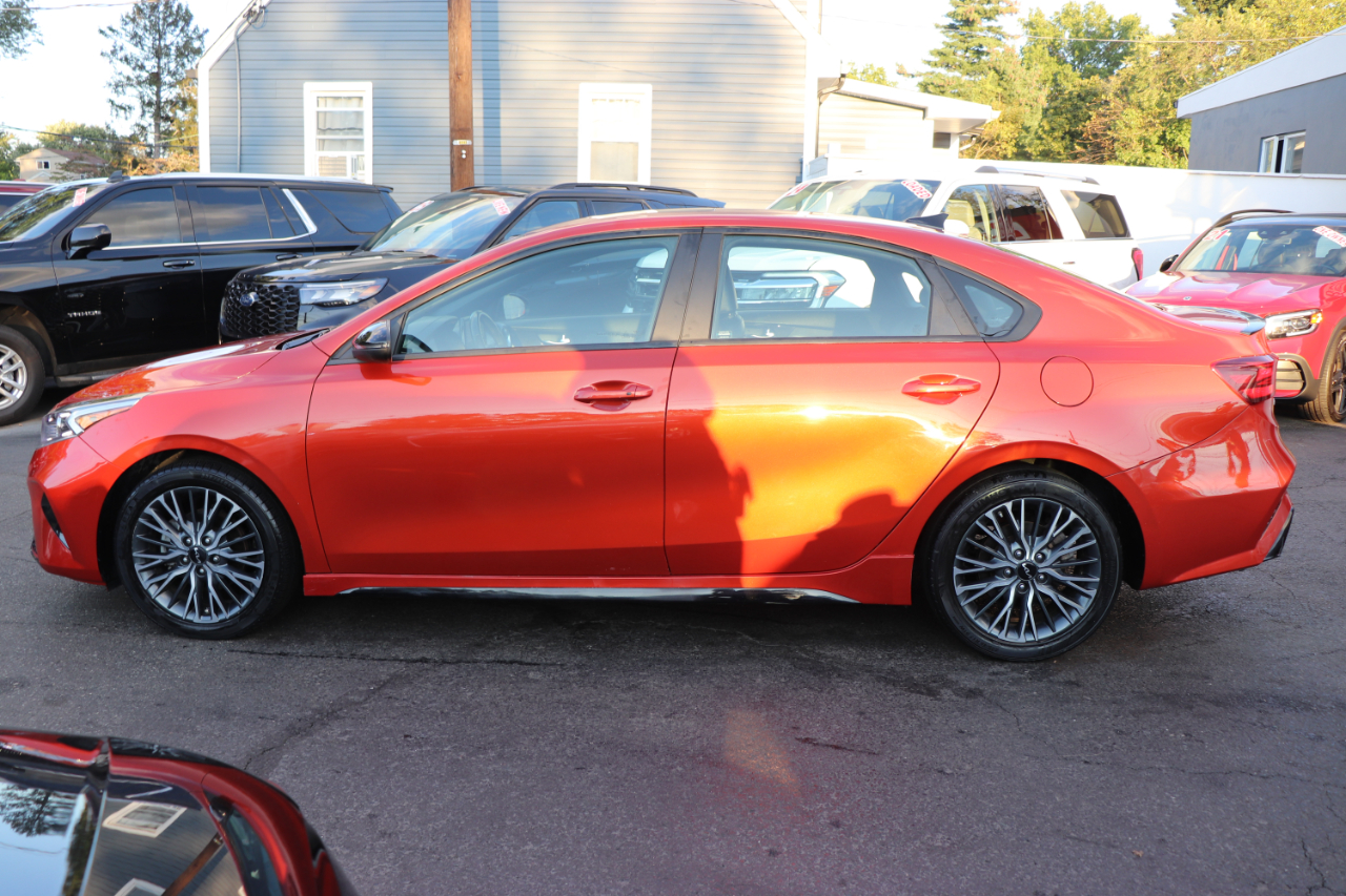 2023 Kia Forte GT-Line photo 2