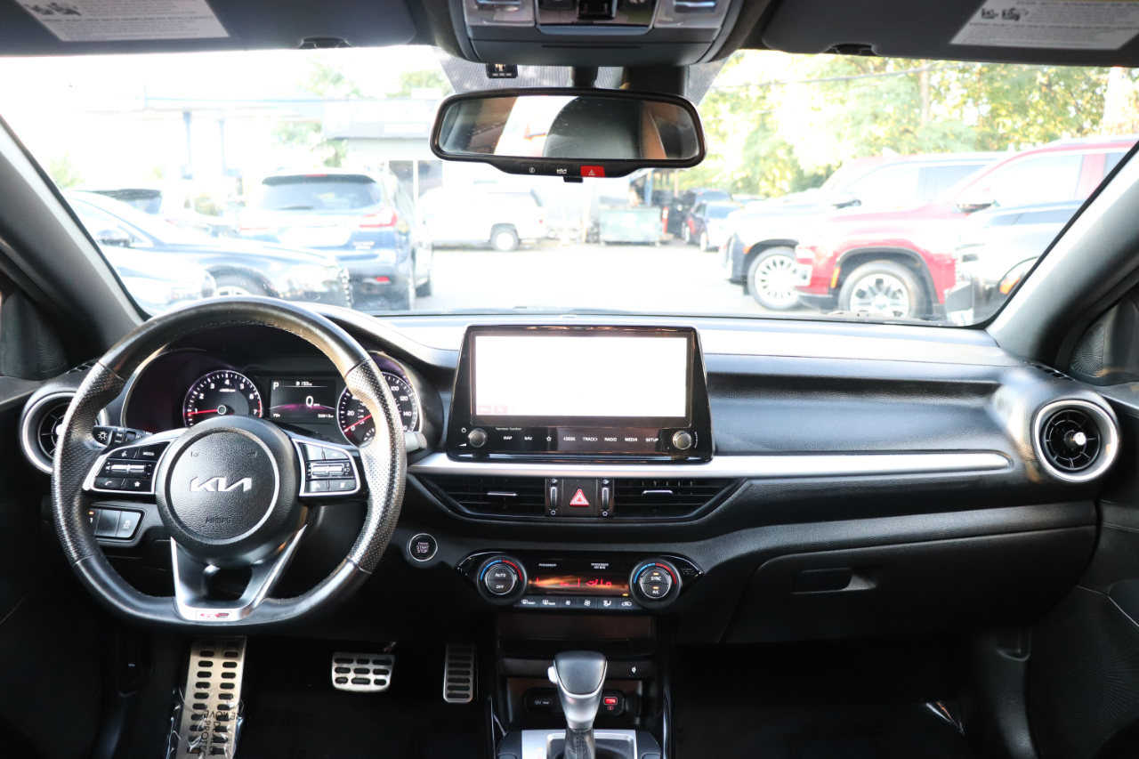 2023 Kia Forte GT-Line photo 16