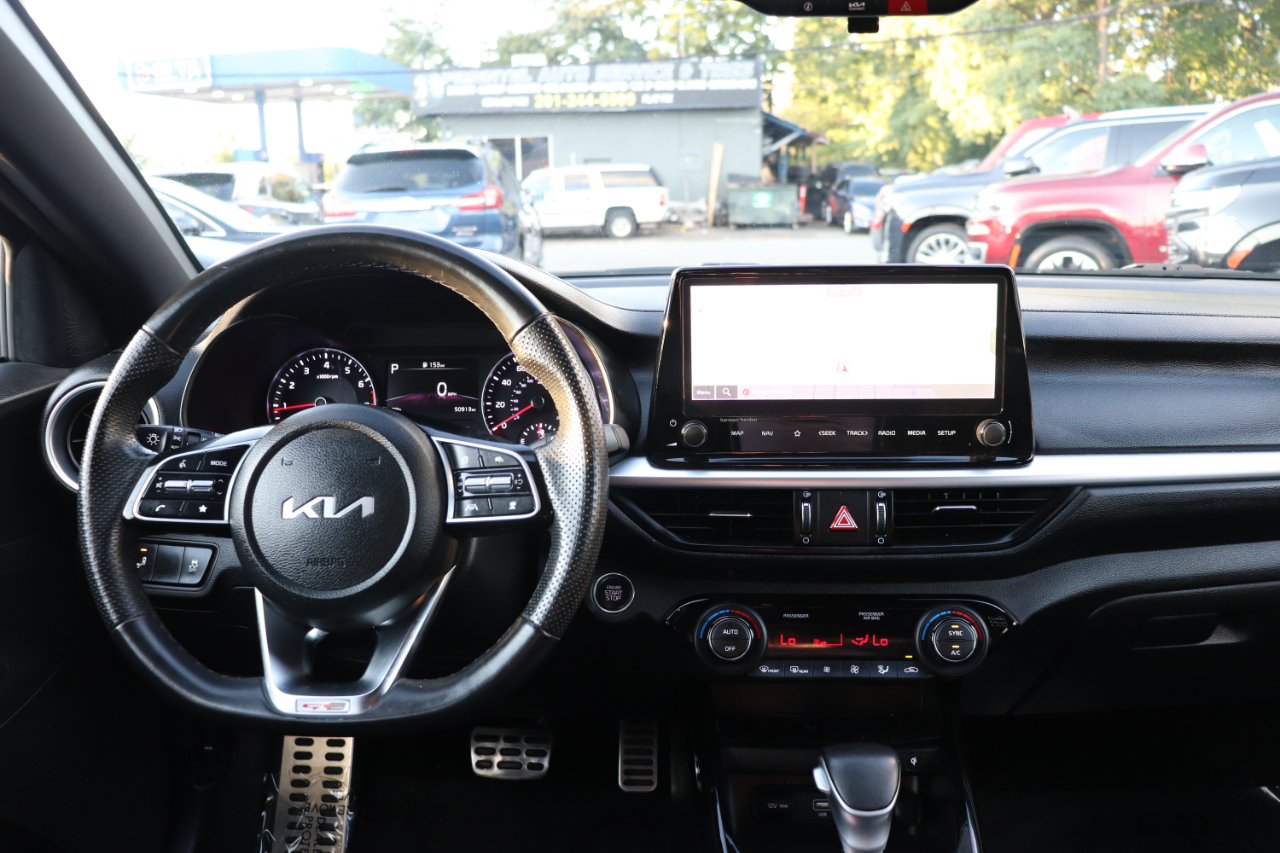 2023 Kia Forte GT-Line photo 17
