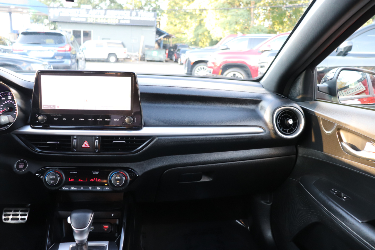 2023 Kia Forte GT-Line photo 18