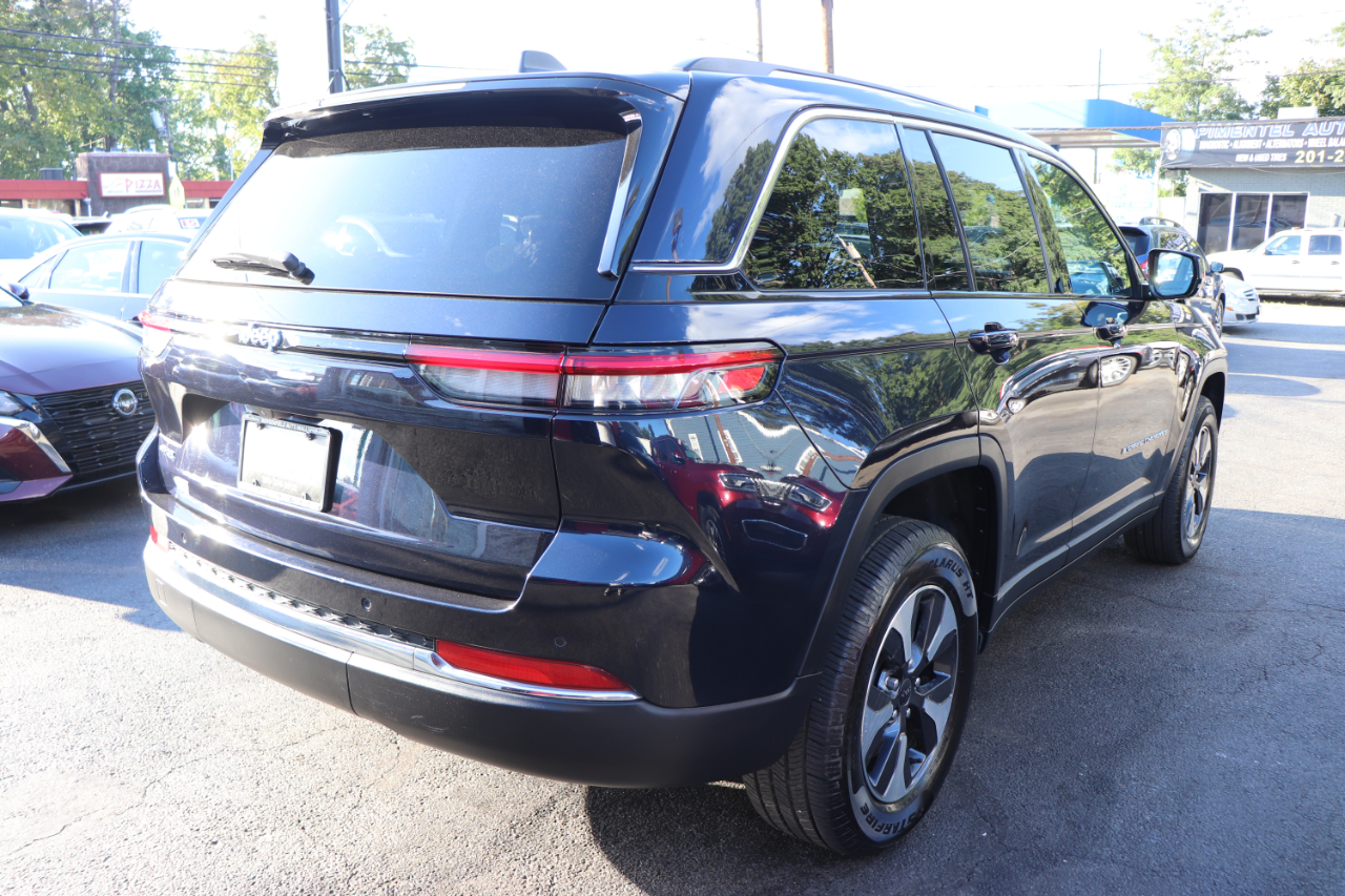 2024 Jeep Cherokee Limited 4xe photo 4