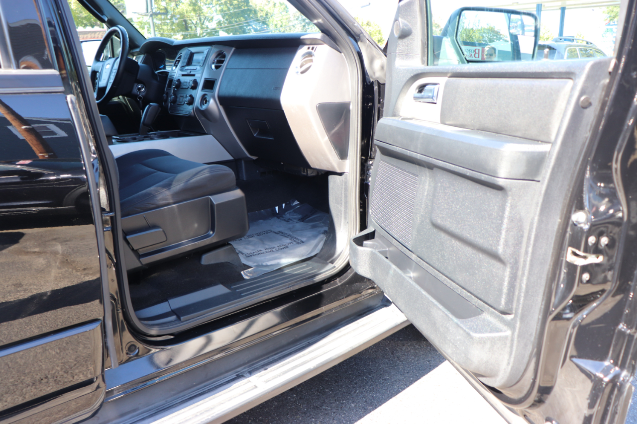 2017 Ford Expedition EL XLT photo 16