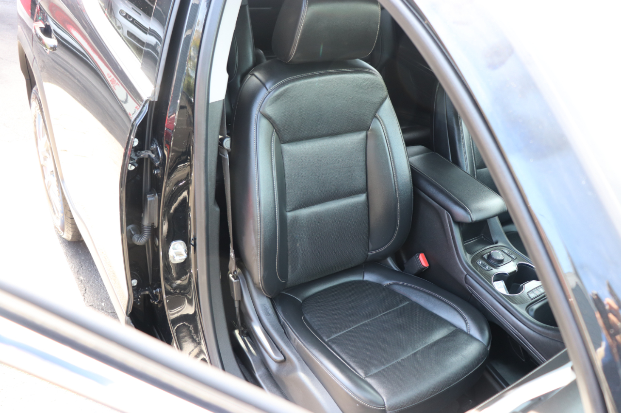 2023 Gmc Acadia SLT photo 16