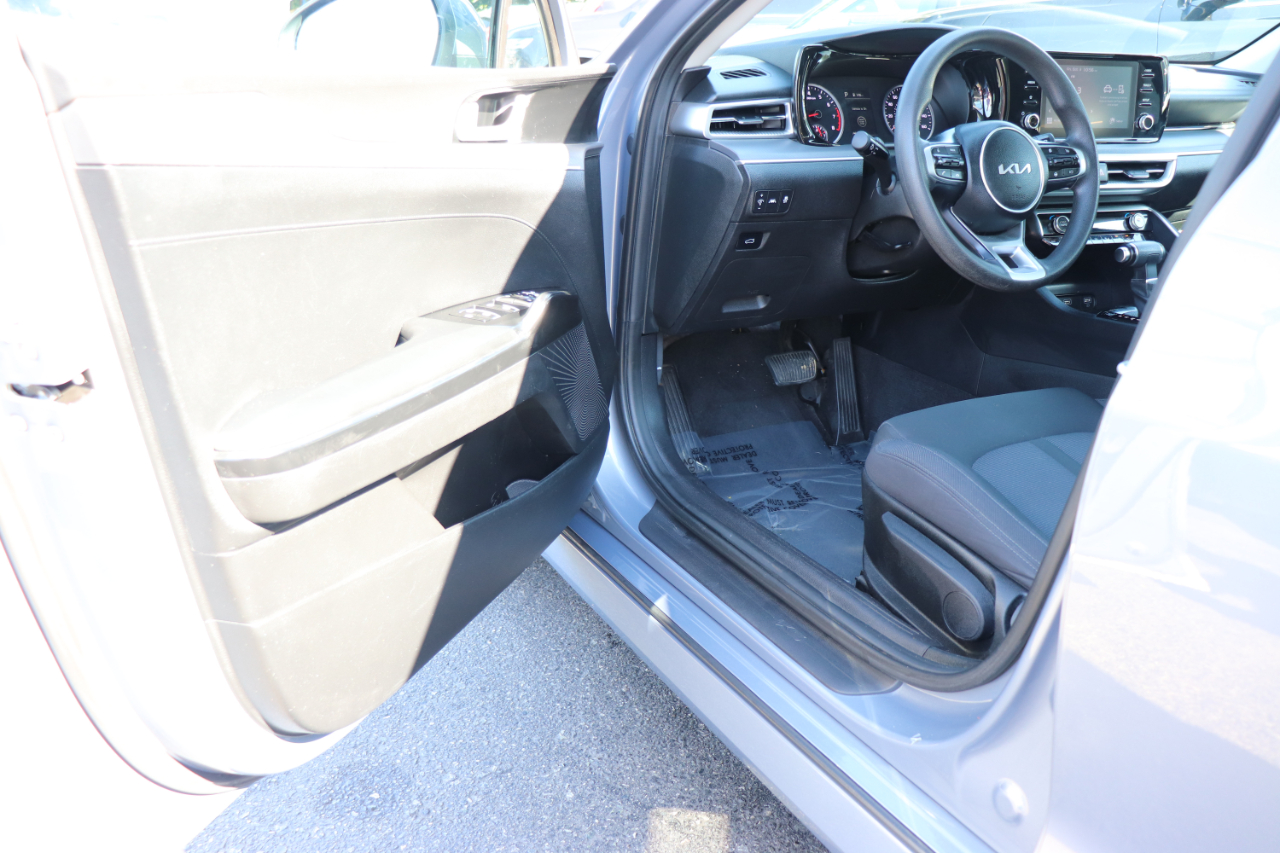 2023 Kia K5 LXS photo 10
