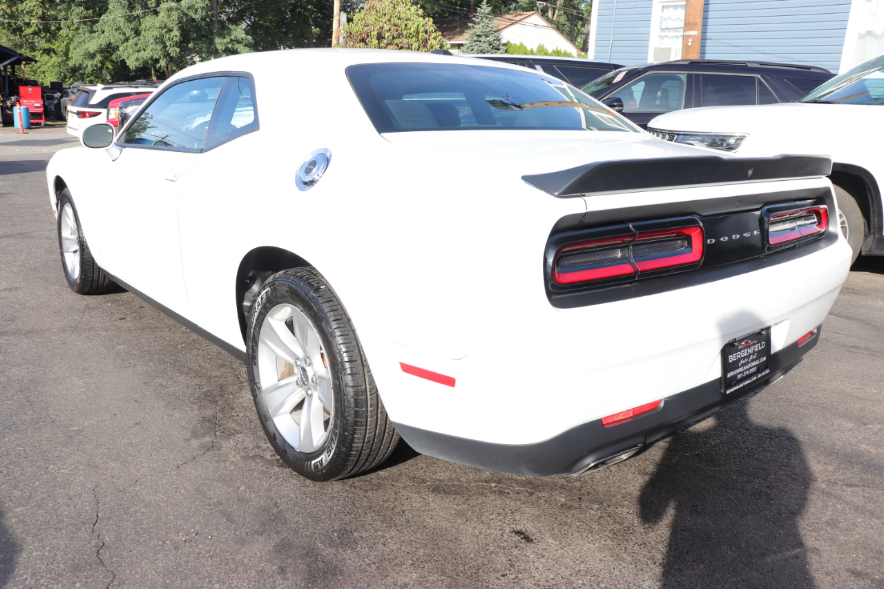 2023 Dodge Challenger SXT photo 3