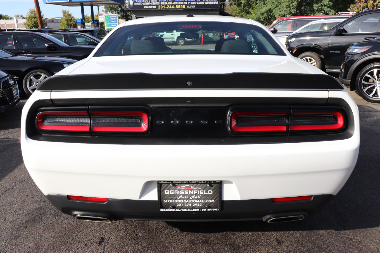 2023 Dodge Challenger SXT photo 4