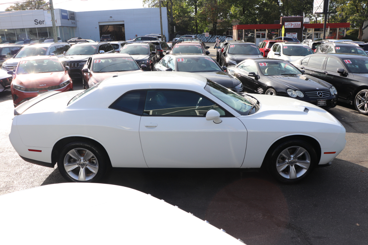 2023 Dodge Challenger SXT photo 6