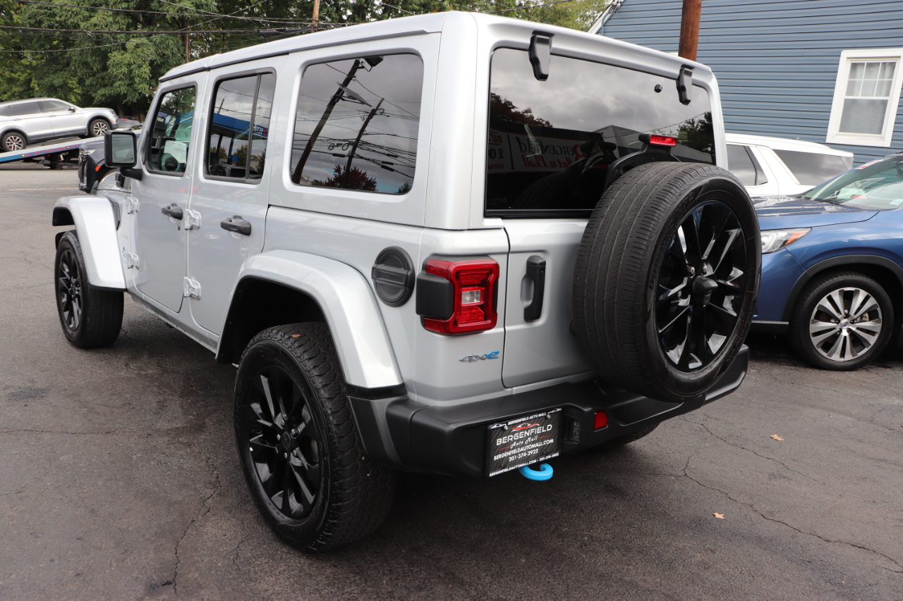 2024 Jeep Wrangler 4xe Sahara photo 3