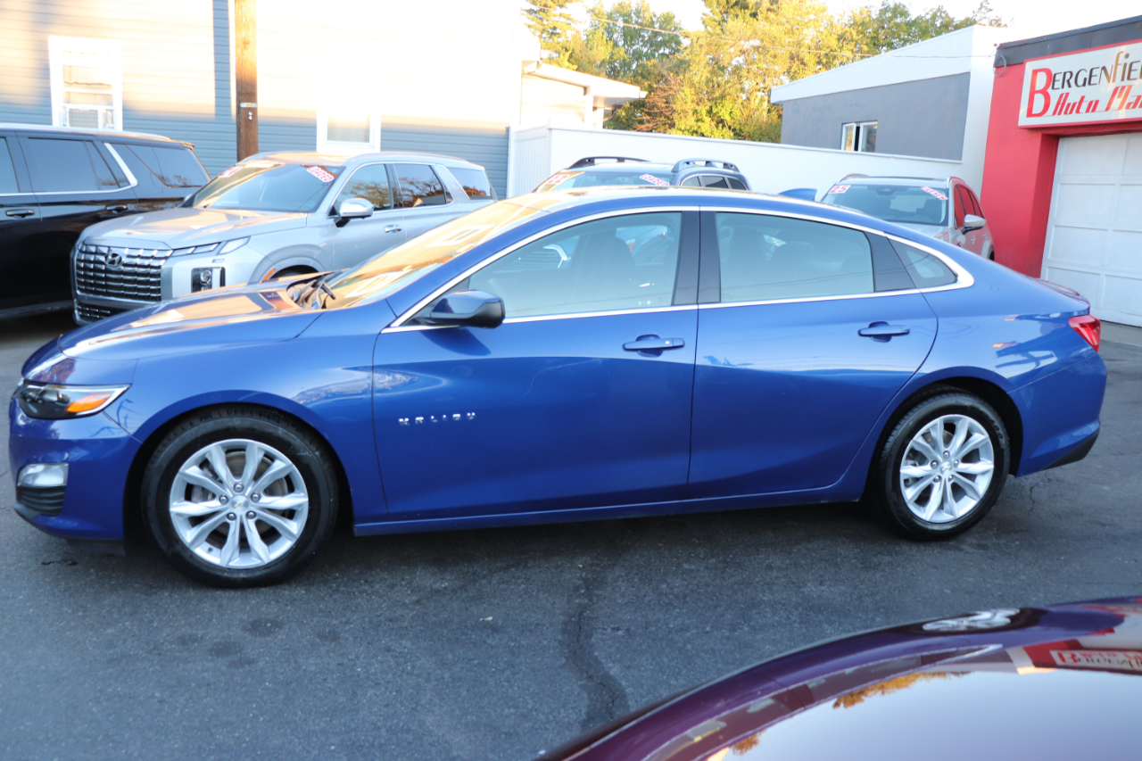 2023 Chevrolet Malibu 1LT photo 2