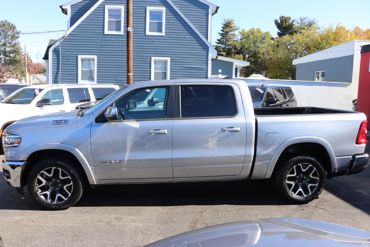 RAM 1500 Laramie 4x4 Crew Cab 5'7" Box 2025 RAM 1500 Laramie 4x4 Crew Cab 5'7" Box 2025