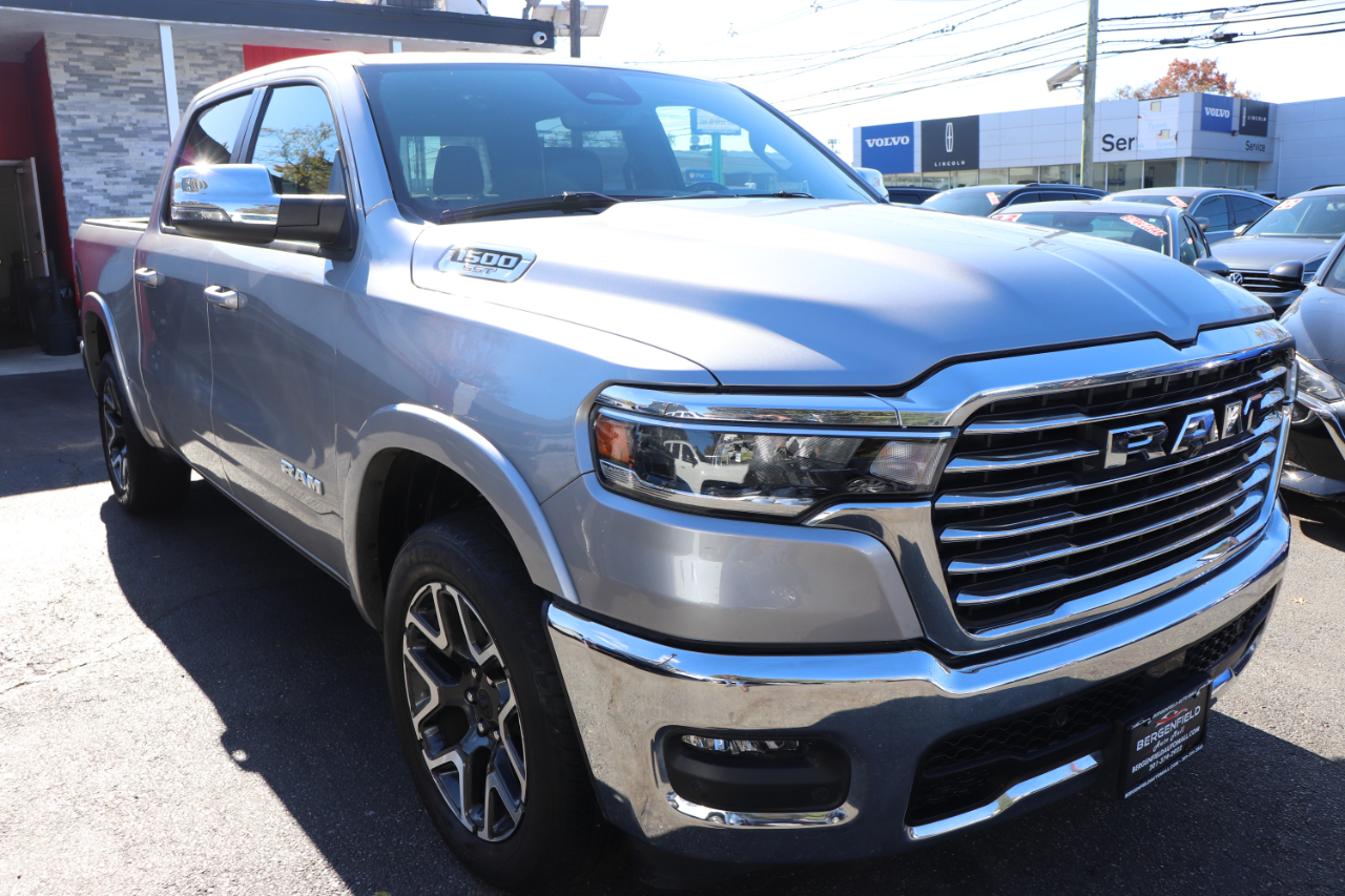 RAM 1500 Laramie 4x4 Crew Cab 5'7" Box 2025 RAM 1500 Laramie 4x4 Crew Cab 5'7" Box 2025