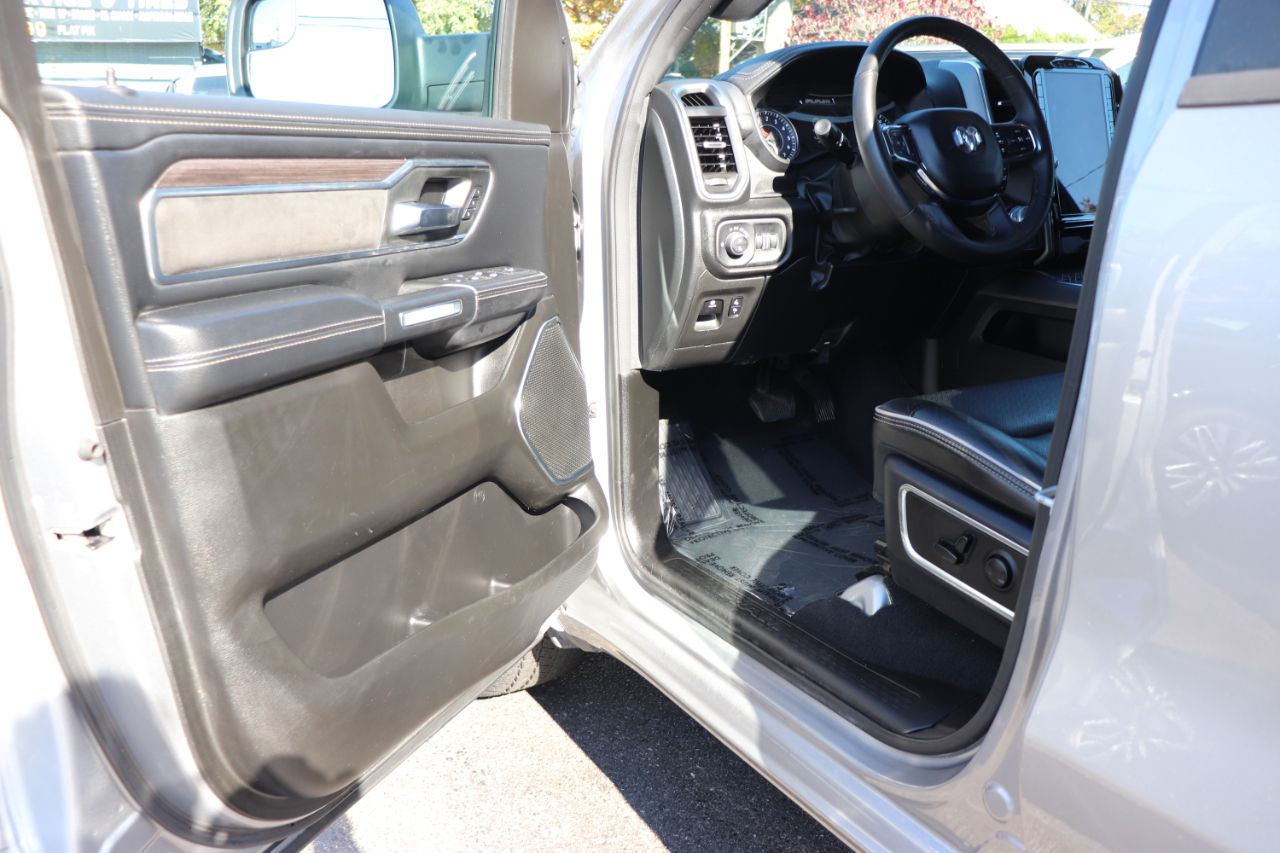 RAM 1500 Laramie 4x4 Crew Cab 5'7" Box 2025 RAM 1500 Laramie 4x4 Crew Cab 5'7" Box 2025