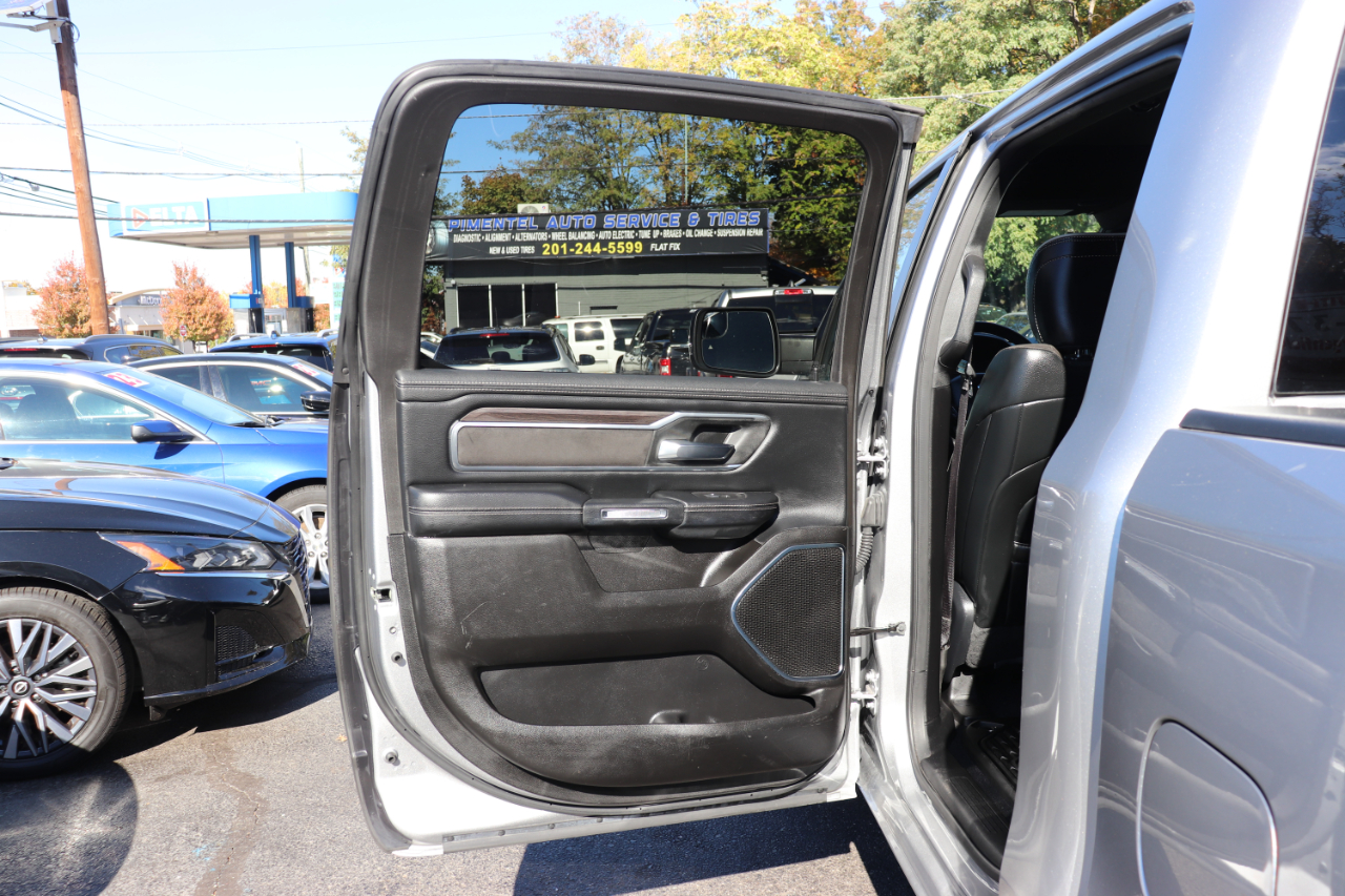 RAM 1500 Laramie 4x4 Crew Cab 5'7" Box 2025 RAM 1500 Laramie 4x4 Crew Cab 5'7" Box 2025