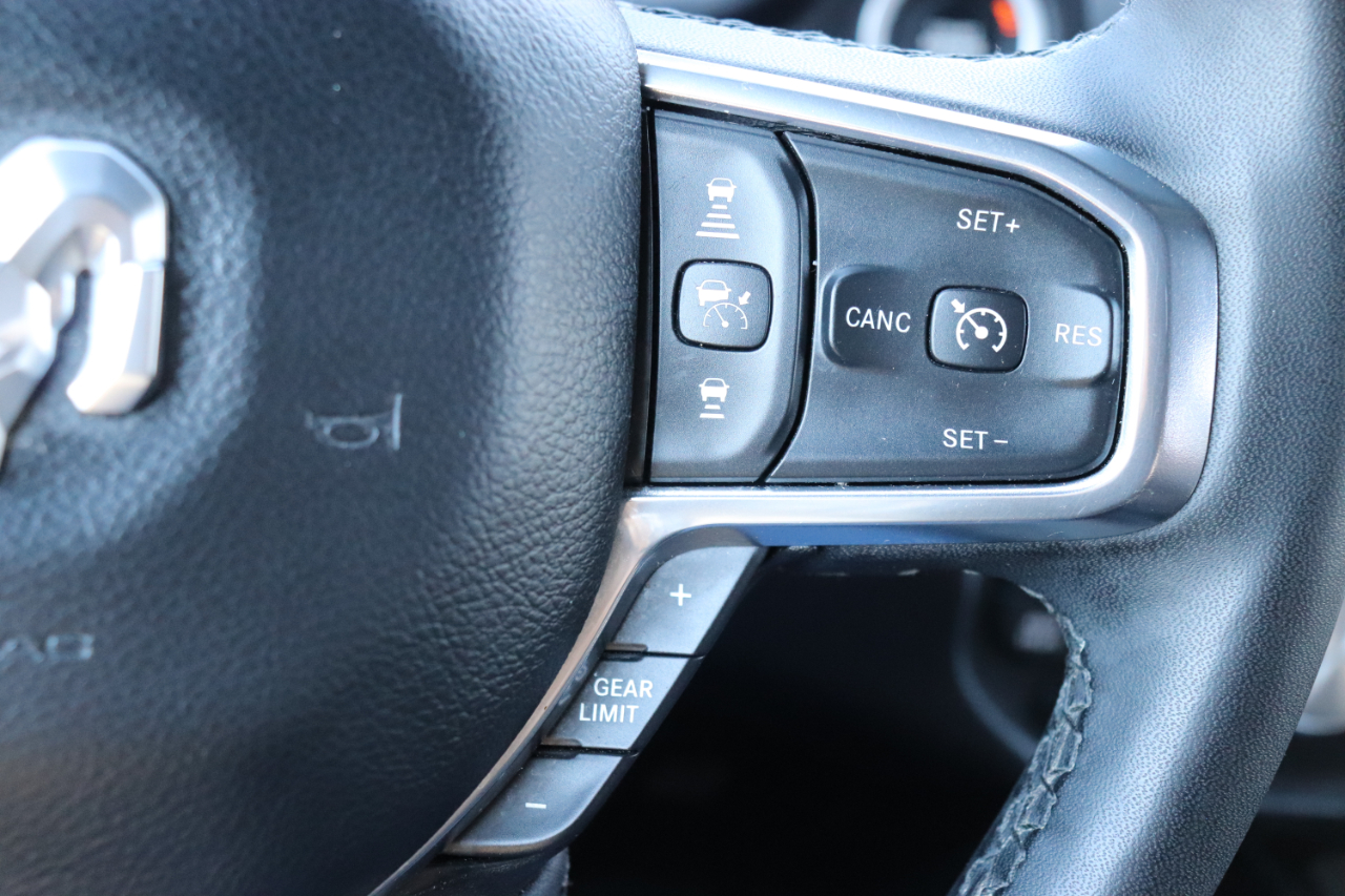 RAM 1500 Laramie 4x4 Crew Cab 5'7" Box 2025 RAM 1500 Laramie 4x4 Crew Cab 5'7" Box 2025