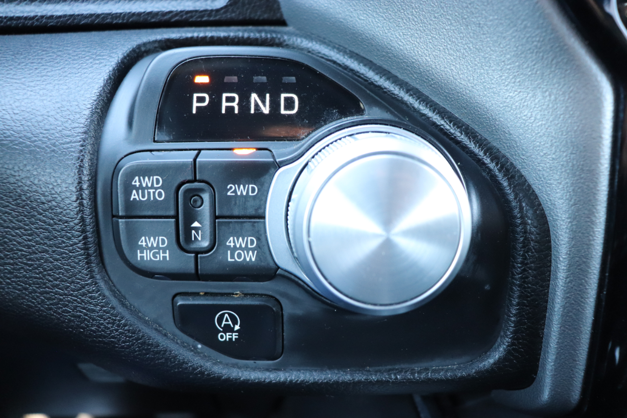 RAM 1500 Laramie 4x4 Crew Cab 5'7" Box 2025 RAM 1500 Laramie 4x4 Crew Cab 5'7" Box 2025