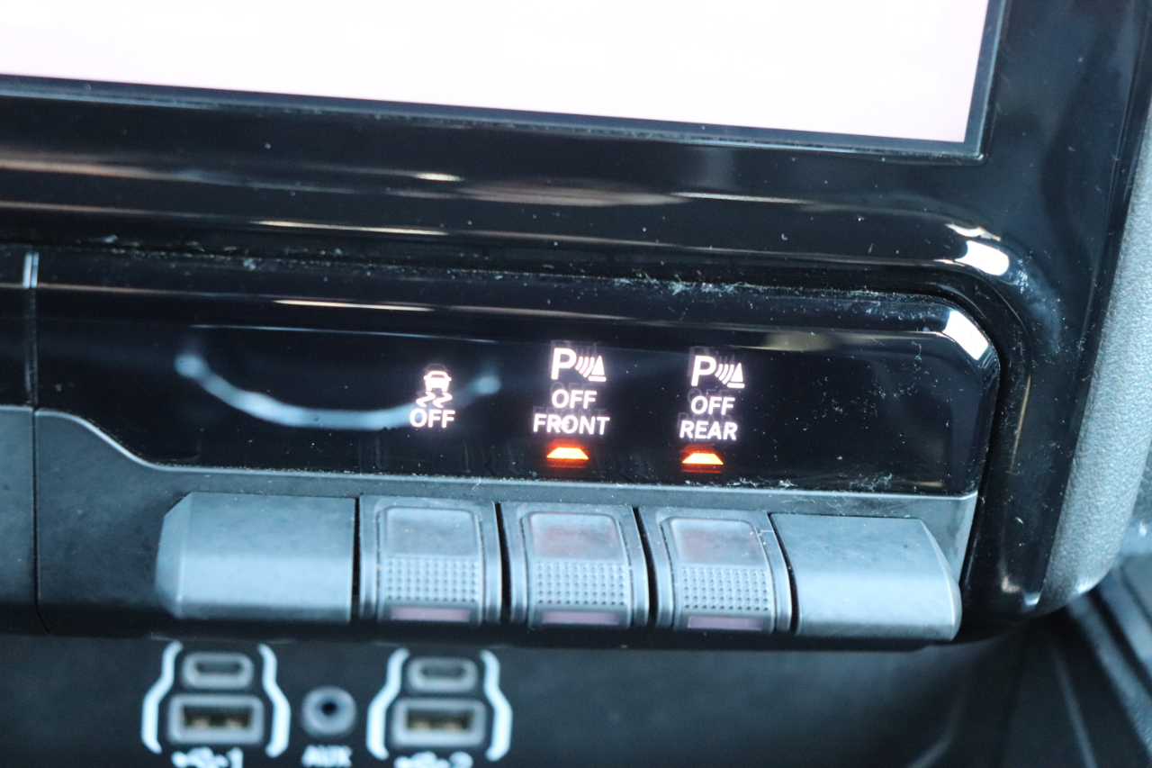 RAM 1500 Laramie 4x4 Crew Cab 5'7" Box 2025 RAM 1500 Laramie 4x4 Crew Cab 5'7" Box 2025