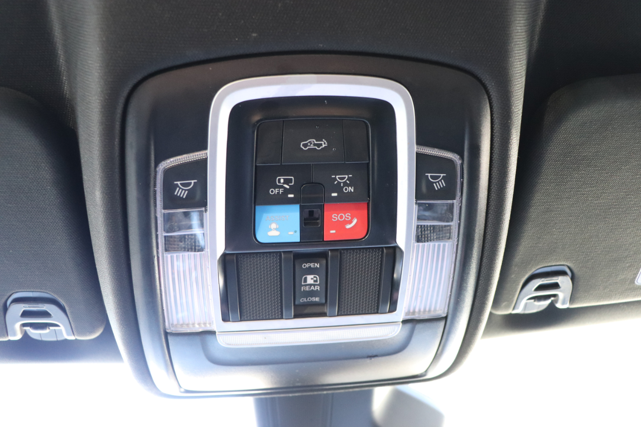 RAM 1500 Laramie 4x4 Crew Cab 5'7" Box 2025 RAM 1500 Laramie 4x4 Crew Cab 5'7" Box 2025