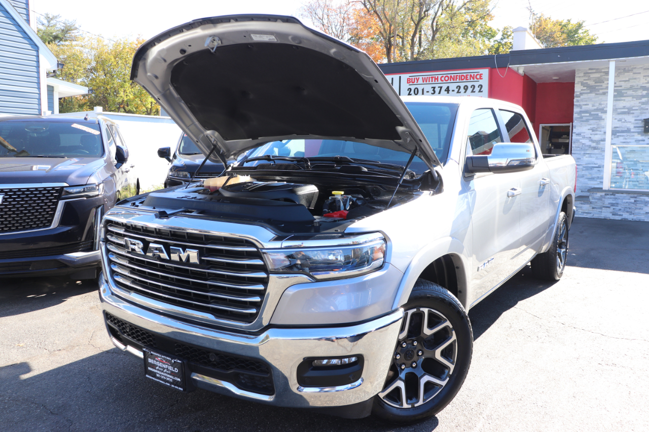 RAM 1500 Laramie 4x4 Crew Cab 5'7" Box 2025 RAM 1500 Laramie 4x4 Crew Cab 5'7" Box 2025