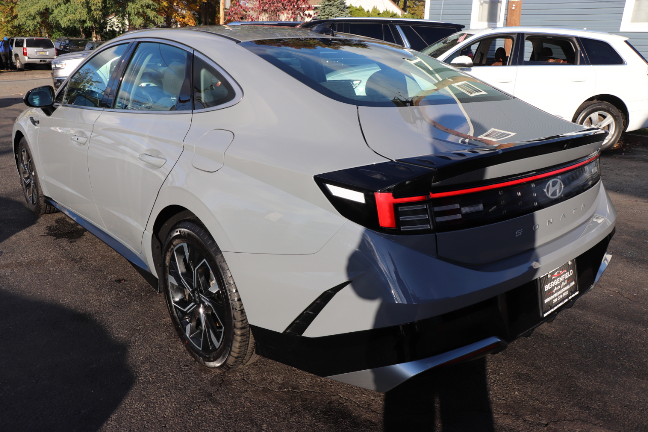 Hyundai Sonata SEL 2.5L FWD 2024 Hyundai Sonata SEL 2.5L FWD 2024